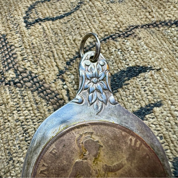 Antique spoon and 1916 penny pendant. - Picture 6 of 11